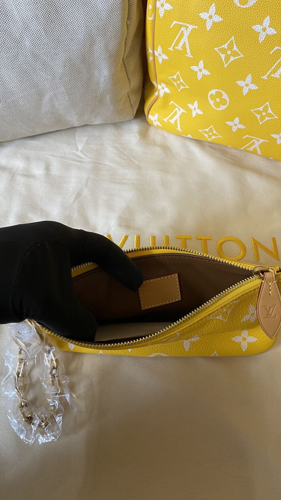Louis Vuitton Louis Vuitton Yellow Speedy P9 40 Duffel Keepall Bandouliere Size 40 - 16 Thumbnail