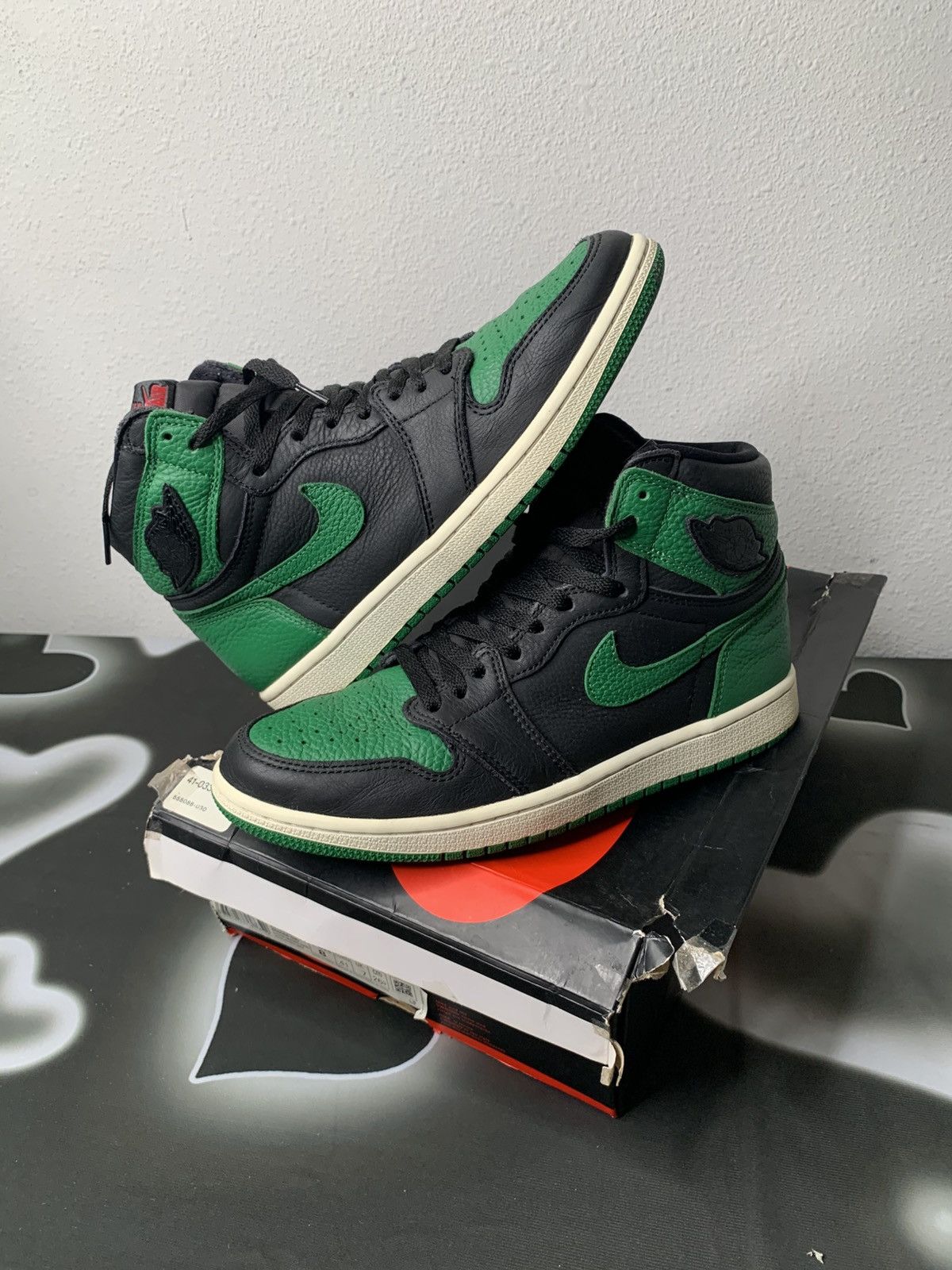 Jordan Brand Air Jordan 1 Retro High Og Pine Green 2.0 Size US 8 / EU 41 - 9 Thumbnail