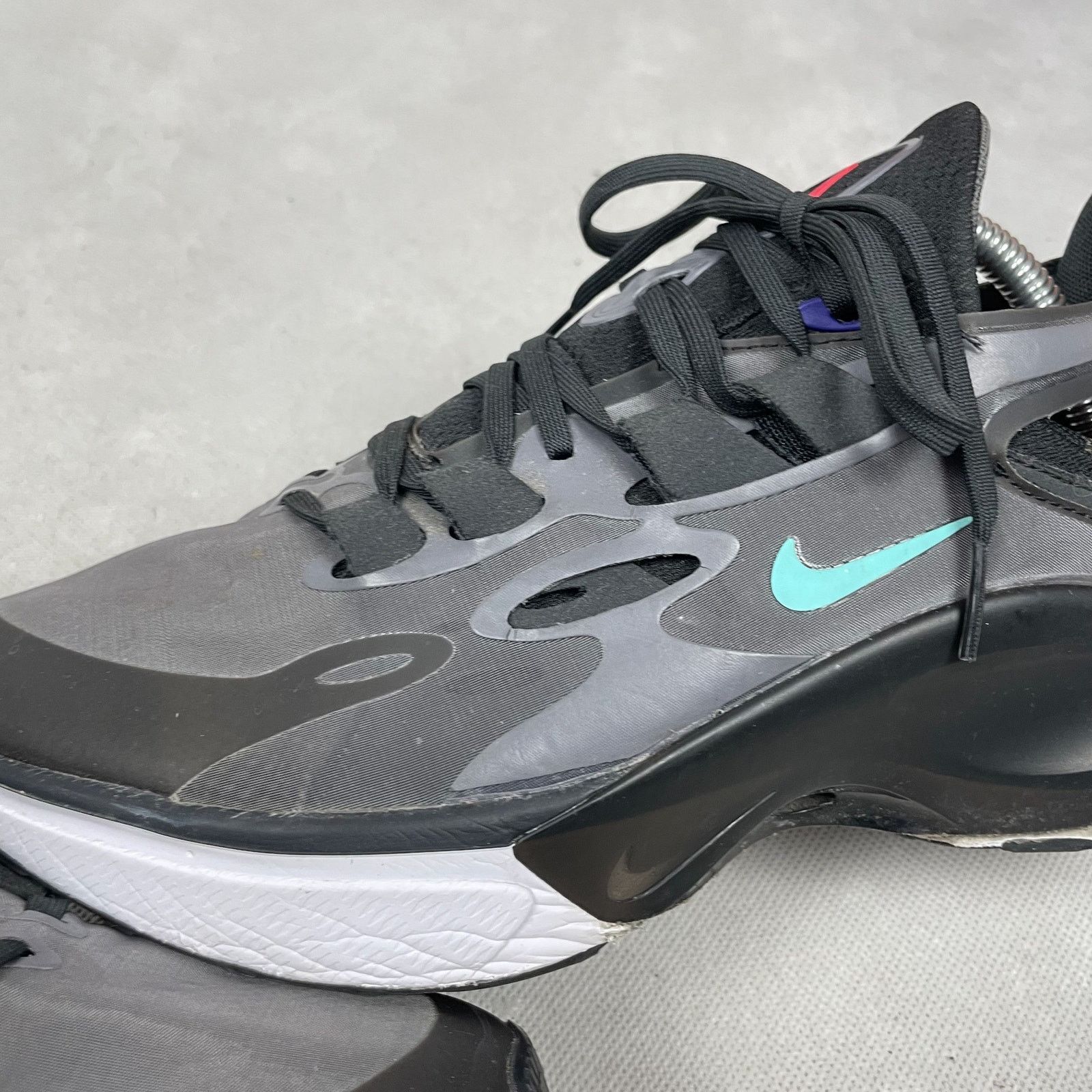 Nike Nike Signal D/MS/X AT5303-005 Men Black Dark Gray Sneakers 9 Size US 9 / EU 42 - 8 Thumbnail