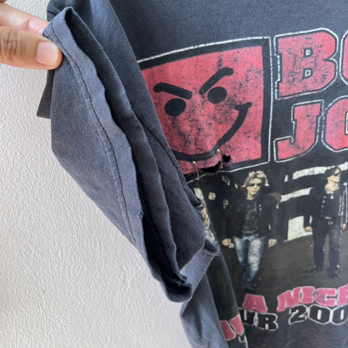Band Tees Vintage Y2K Bon Jovi Tour Tee Distressed Thrashed Faded Size US L / EU 52-54 / 3 - 4 Thumbnail