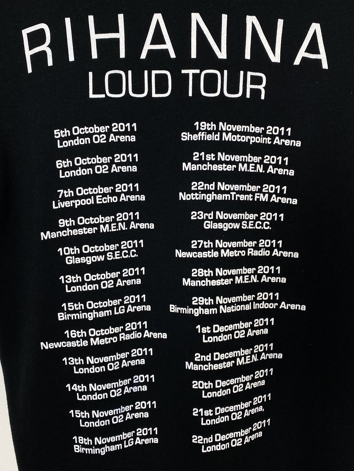 Band Tees Vintage Famona 2011 Rihanna Loud Tour T Shirt Size M Black Size M / US 6-8 / IT 42-44 - 7 Thumbnail