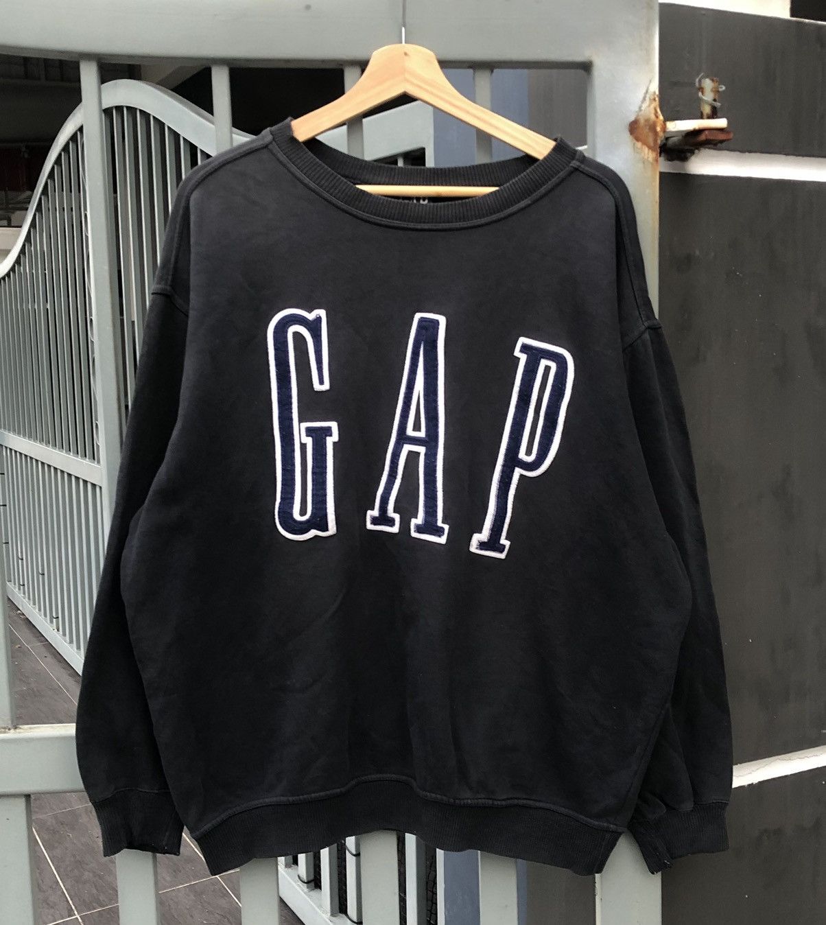 Gap True Vintage🔥🔥90s Gap Big Logo Baggy Sweatshirt Crewneck Size US L / EU 52-54 / 3 - 1 Thumbnail