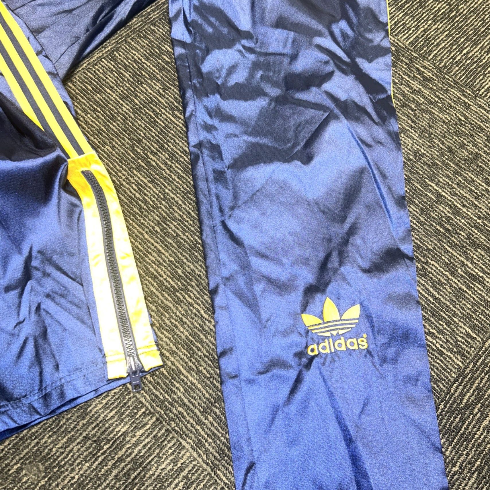 Adidas VINTAGE adidas Nylon Satin Blue Gold Basketball Pants XL Regular Men Striped Shine 90s Track Pants Size US 36 / EU 52 - 2 Thumbnail