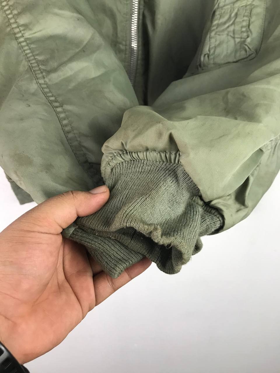 Vintage Vintage Sun Faded MA-1 Distressed Bomber Jacket Size US L / EU 52-54 / 3 - 7 Thumbnail
