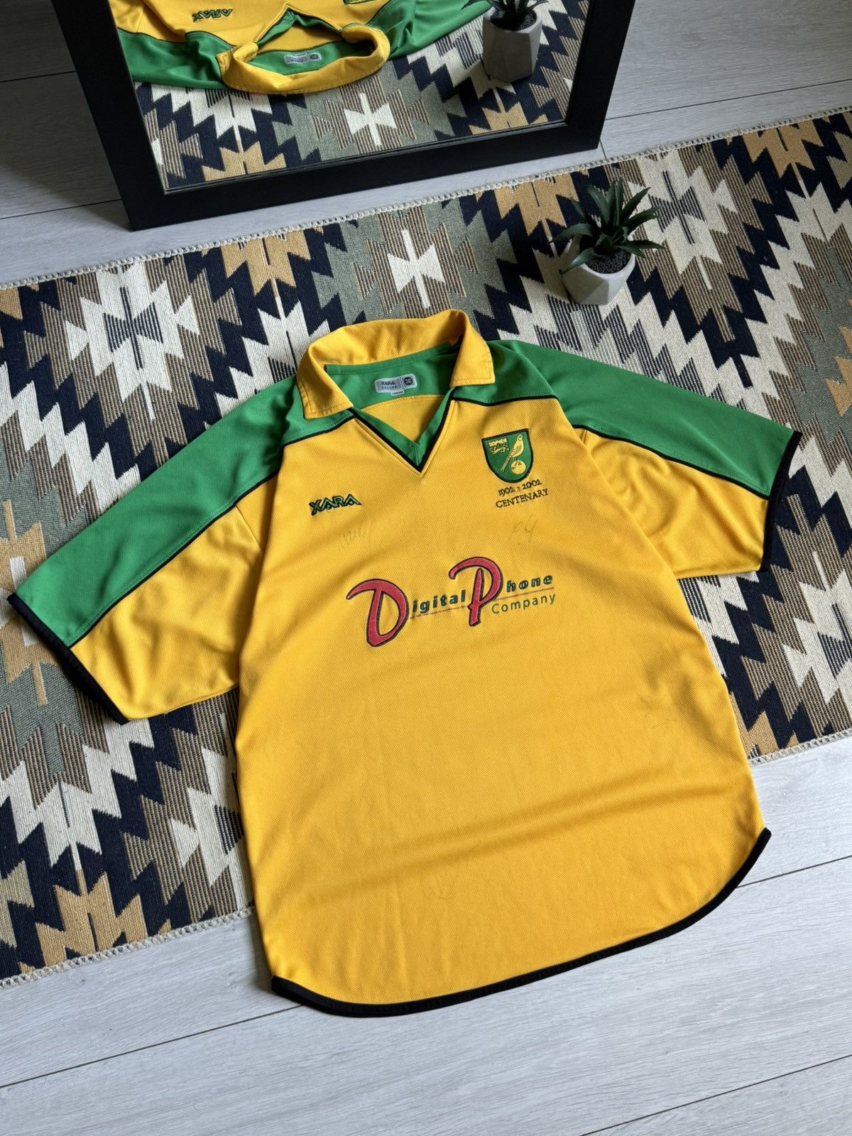 Vintage Vintage Norwich City 2001-02 Soccer Jersey with signatures Size US XL / EU 56 / 4 - 2 Thumbnail
