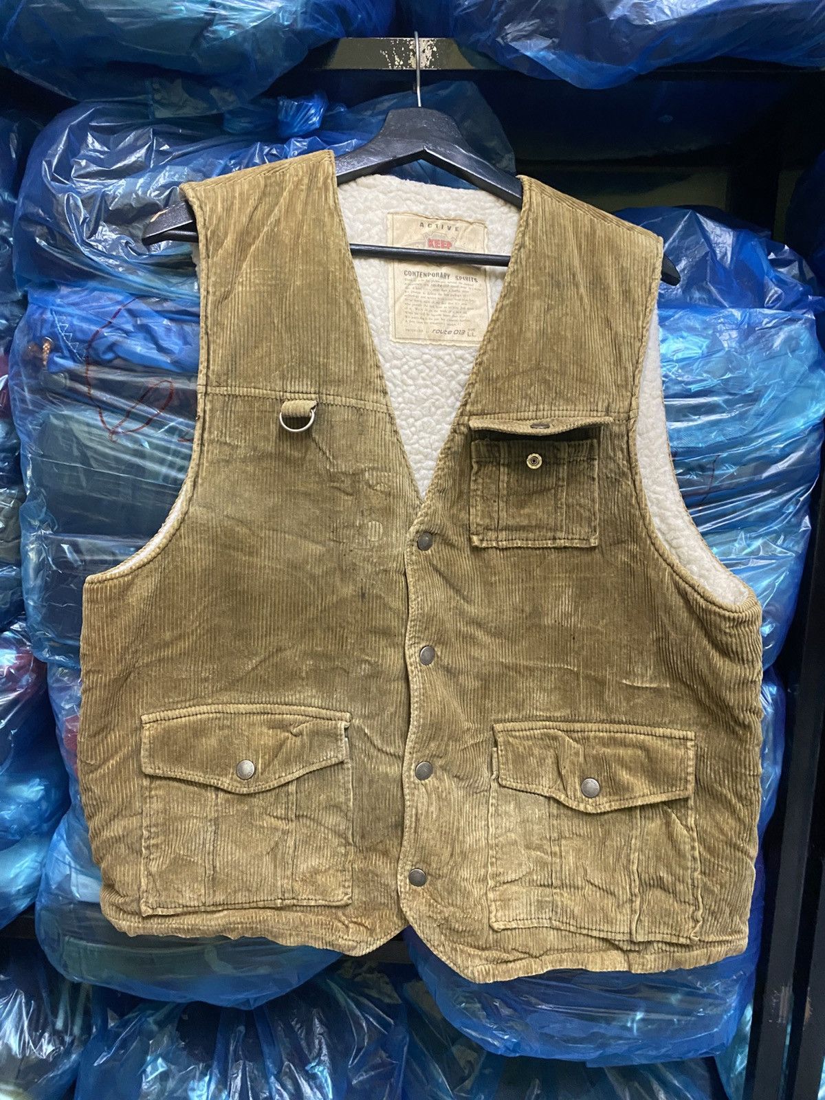 Urban Outfitters VINTAGE ACTIVE UTILITY CORDUROY VEST JACKET Size US XL / EU 56 / 4 - 1 Thumbnail
