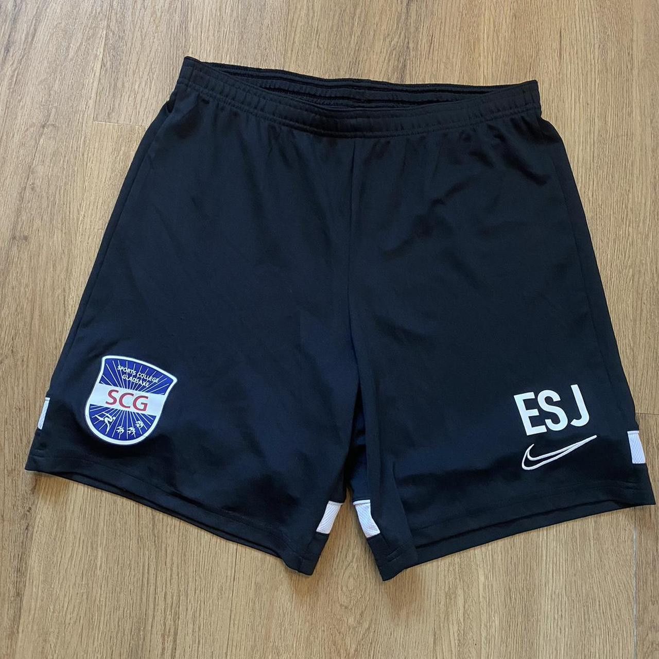 Nike Nike black and white football shorts Size US M / EU 48-50 / 2 - 1 Thumbnail
