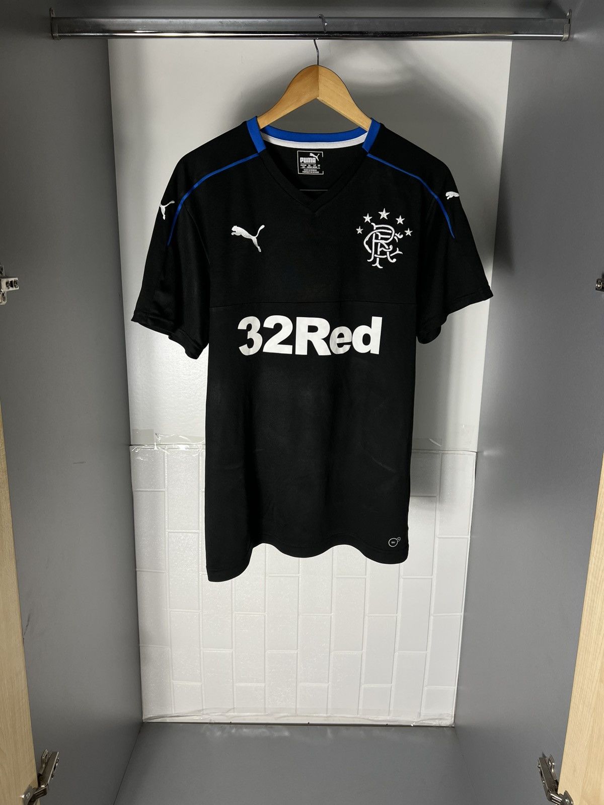 Puma VINTAGE PUMA FC RANGERS SCOTLAND SOCCER JERSEY RETRO Y2K 90s Size US L / EU 52-54 / 3 - 4 Thumbnail