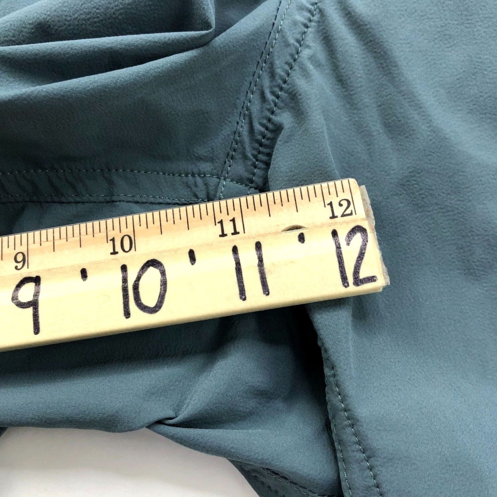 Lululemon Lululemon Shorts 36 Casual Regular Inseam 11" Elastic Waist Belt Loops Nylon Polyester Spandex 90s VTG Blue Mens Size US 36 / EU 52 - 3 Thumbnail
