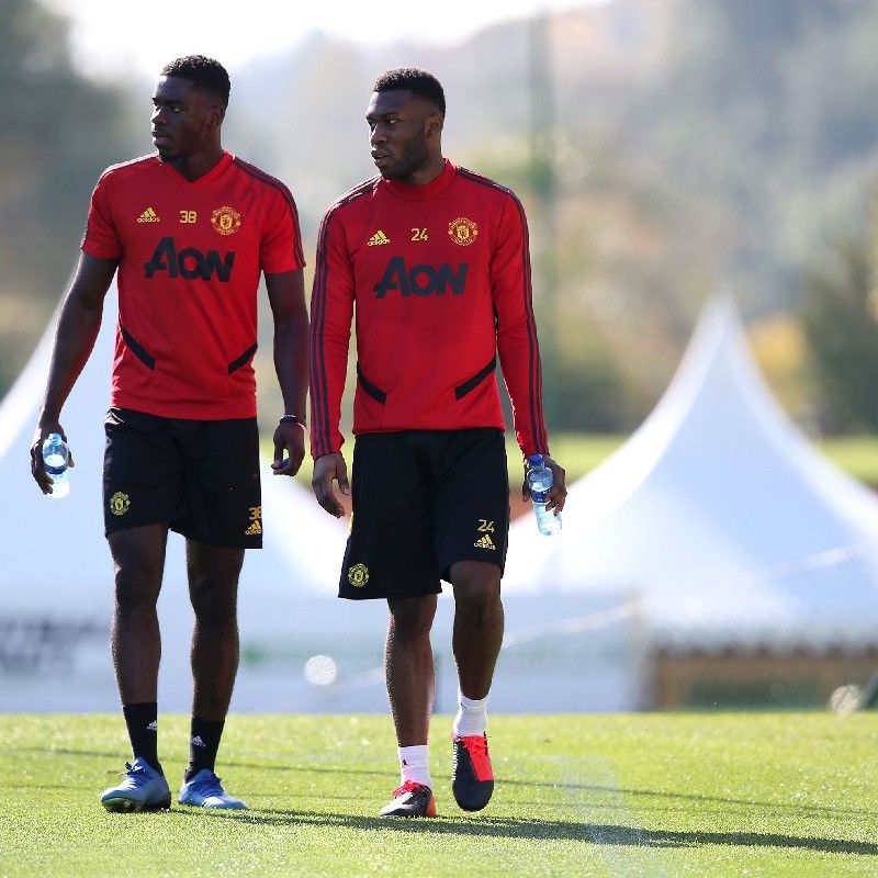 Adidas × Vintage MANCHESTER UNITED ADIDAS 2019/2020 FOOTBALL TRAINING JERSEY Size US M / EU 48-50 / 2 - 10 Thumbnail