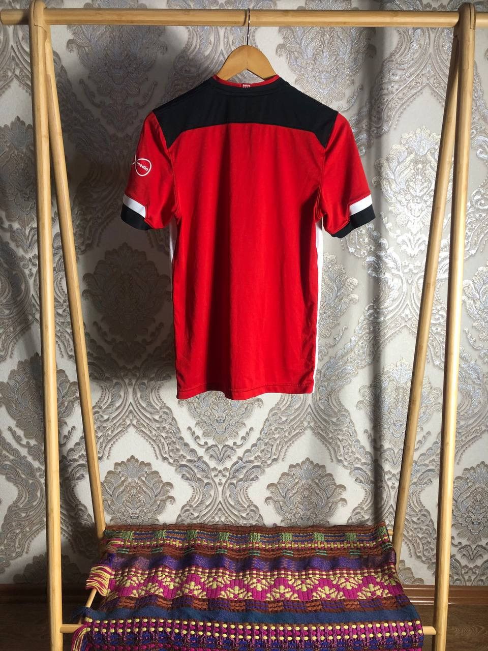 Under Armour VINTAGE UNDER ARMOUR FC SOUTHAMPTON ENGLAND SOCCER JERSEY Size US S / EU 44-46 / 1 - 9 Thumbnail