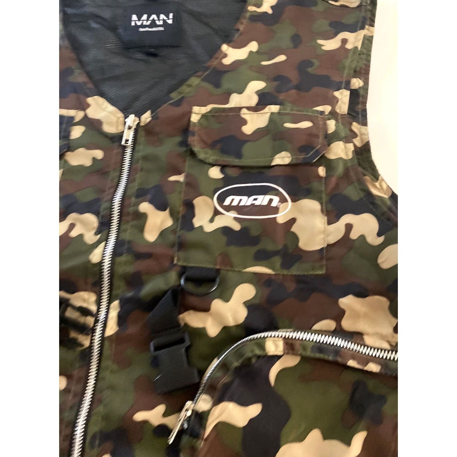 Boohoo Boohoo Man Caoflage Zippered VEST Large L Mens Vest Multicolor 90s Style Size US L / EU 52-54 / 3 - 8 Thumbnail