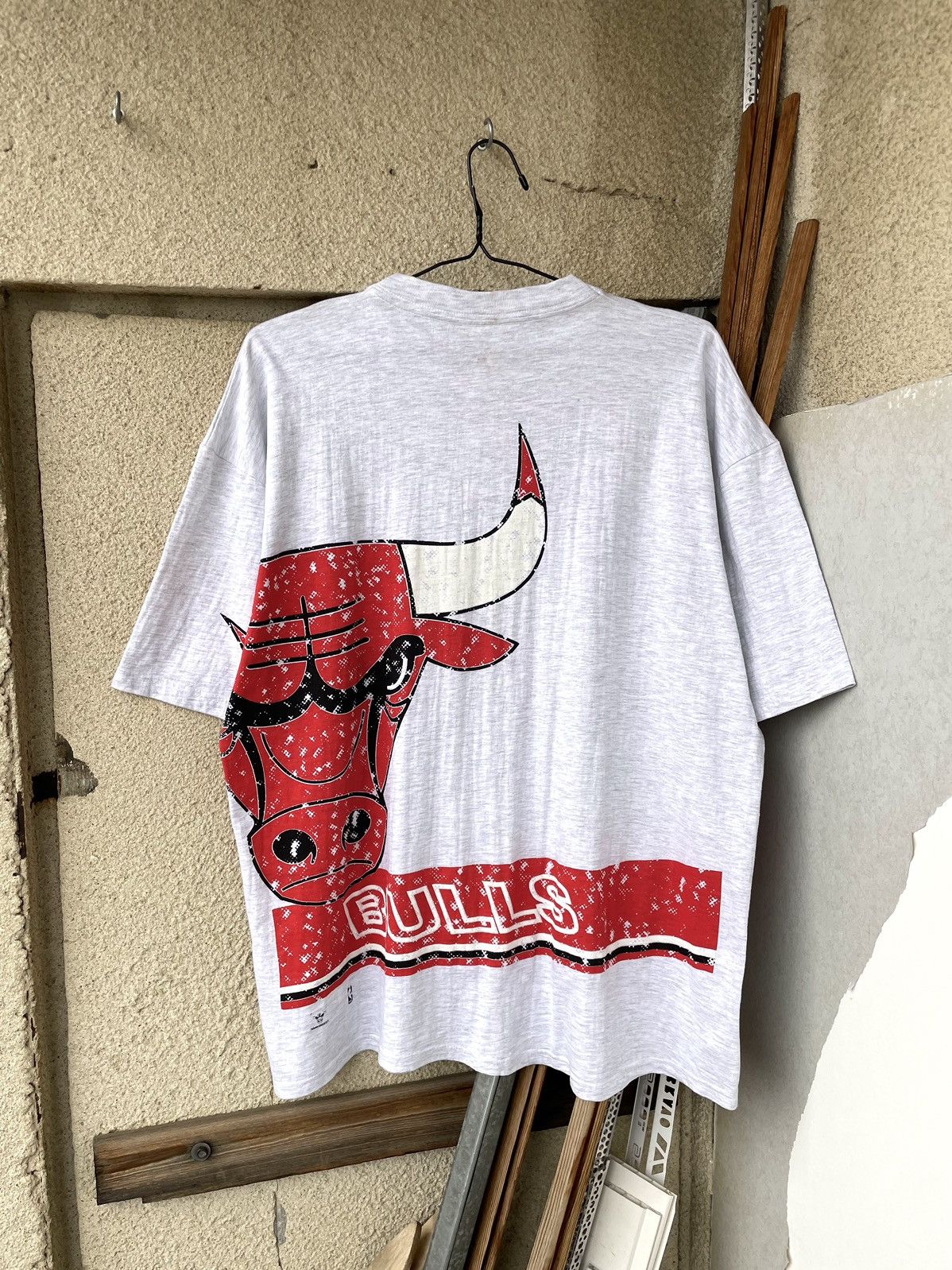 NBA Vintage 90s Chicago Bulls Nutmeg NBA Over Print T-Shirt Size US XL / EU 56 / 4 - 3 Thumbnail