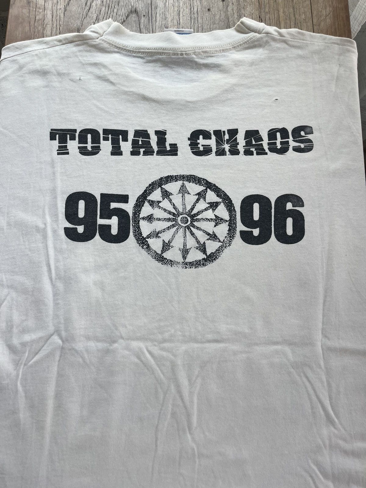 Band Tees × Vintage Vintage LEVELLERS Zeitgeist Total Chaos 95/96 Band Tshirt Size US XL / EU 56 / 4 - 8 Thumbnail