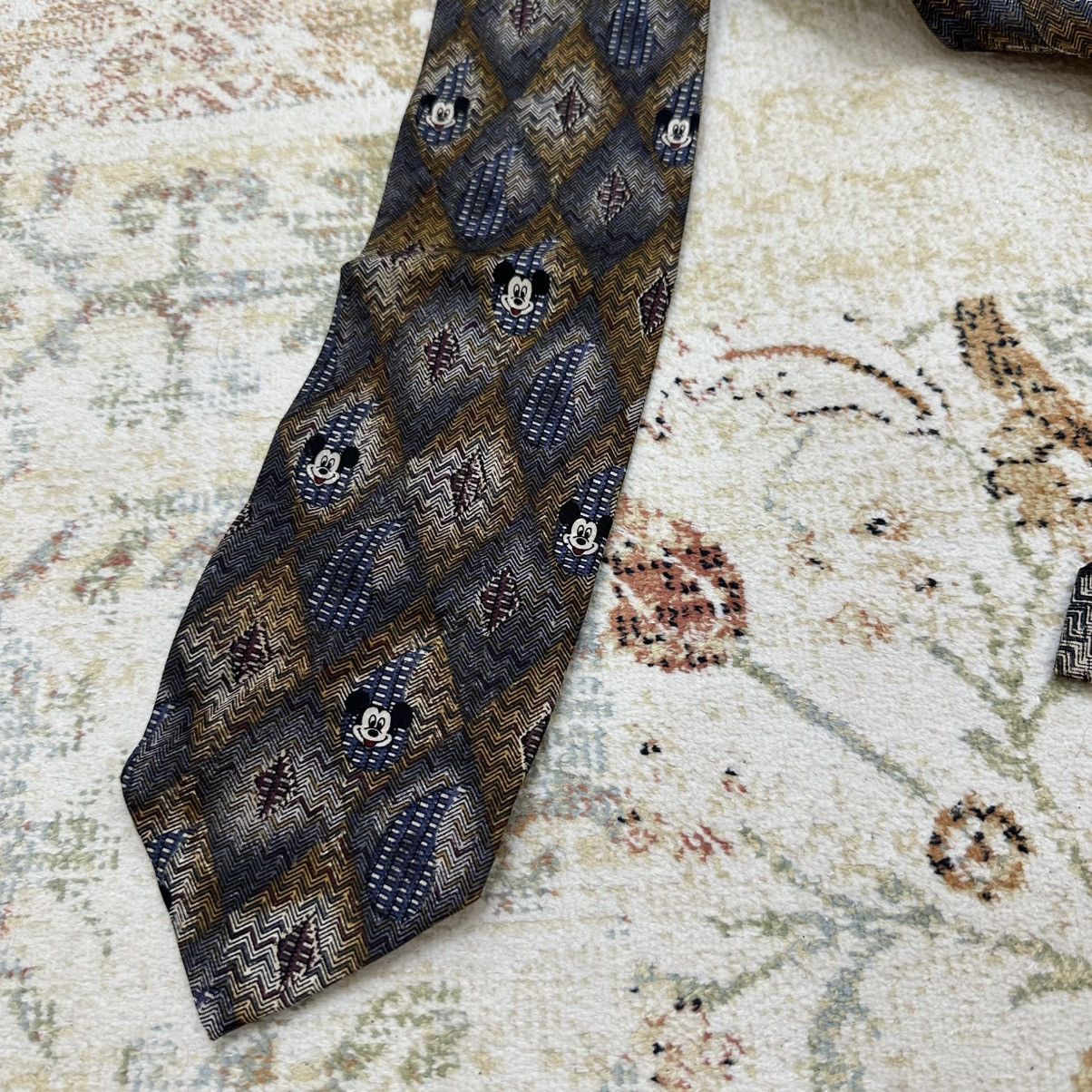 Designer × Mickey Mouse Vintage Mickey& CO Tie Disney Carton Silk 90s UsA old money Size ONE SIZE - 2 Thumbnail