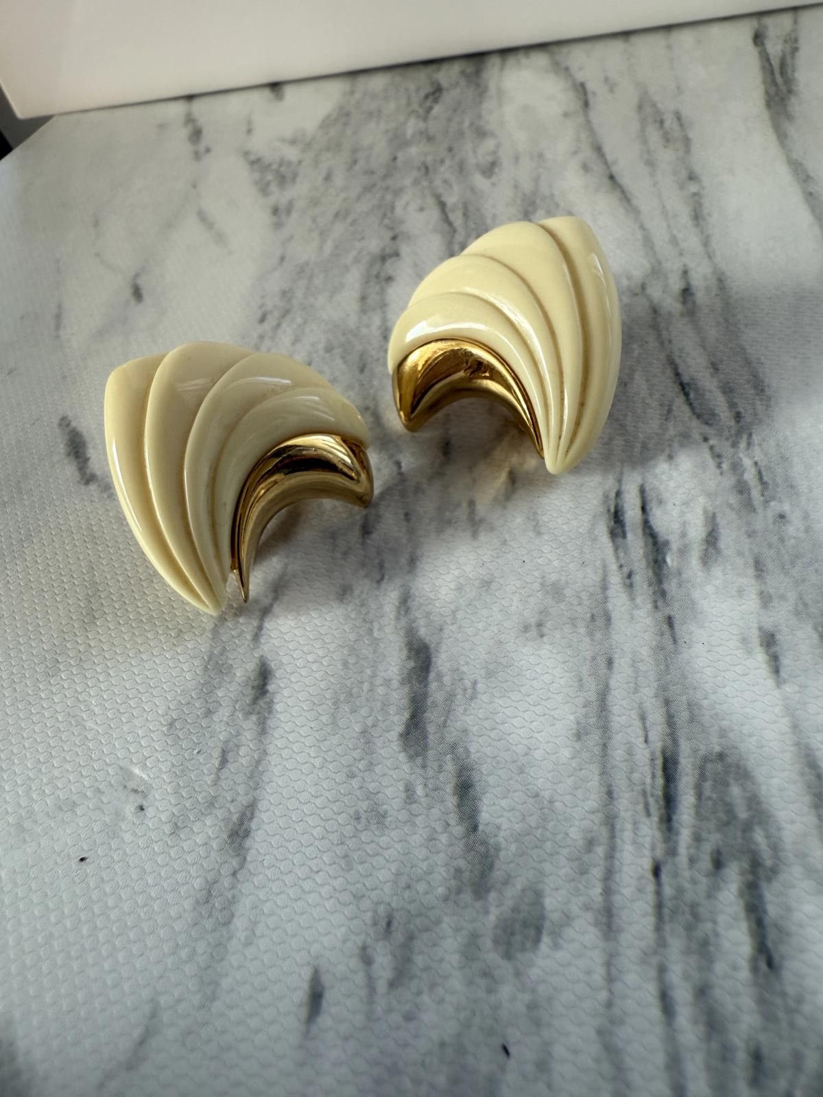 Montbell Monat Clip-On Earring Pair Set – Vintage Style Size ONE SIZE - 3 Thumbnail