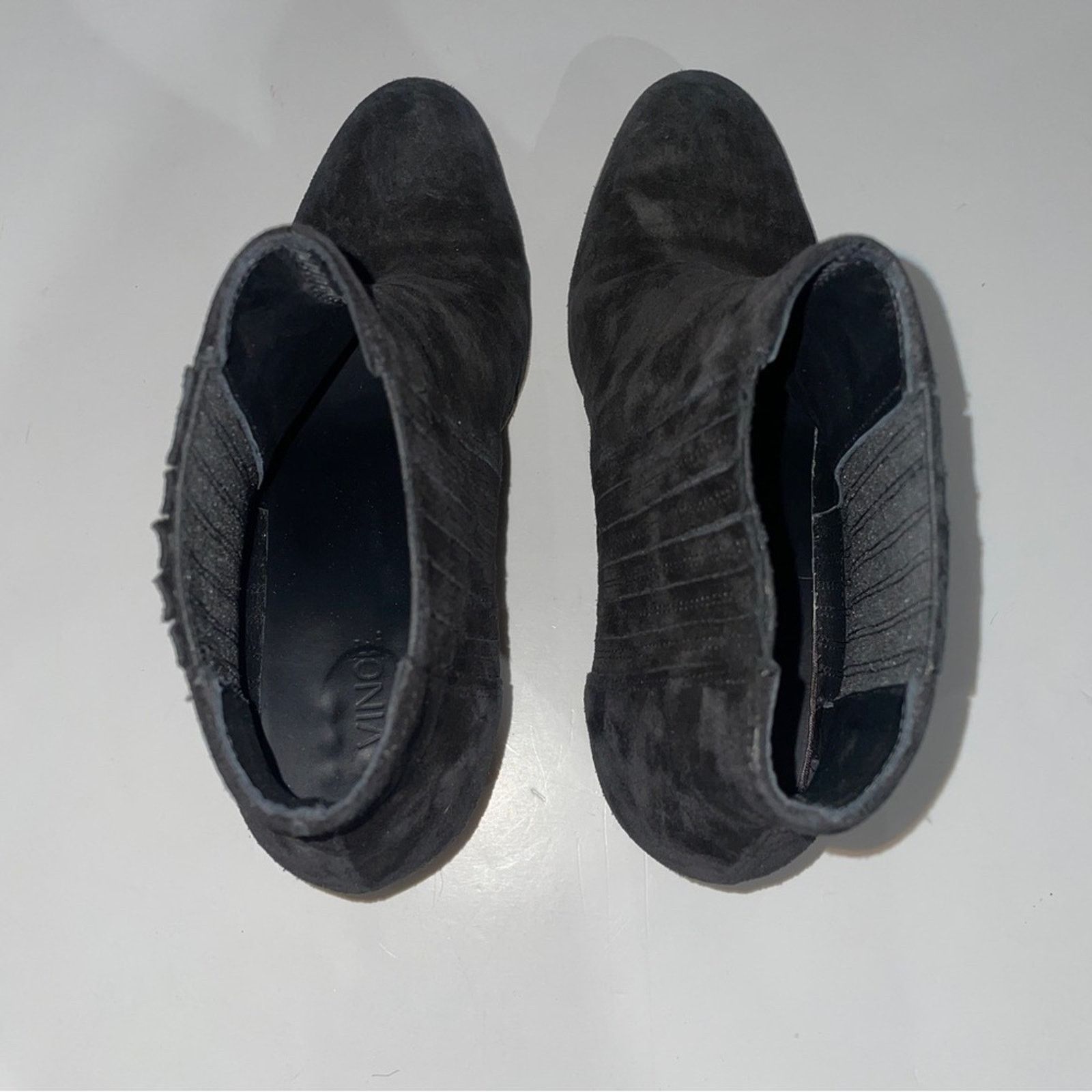 Vince Vince Black Suede Chukka Pull On Ankle Heeled Booties Size 7 Size US 7 / IT 37 - 7 Thumbnail