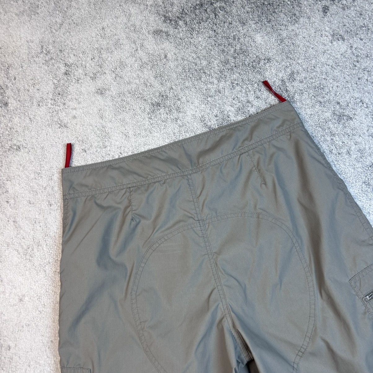 Prada Prada Vintage Nylon Cargo Zip Pockets Gray Tab Shorts Size US 30 / EU 46 - 8 Thumbnail