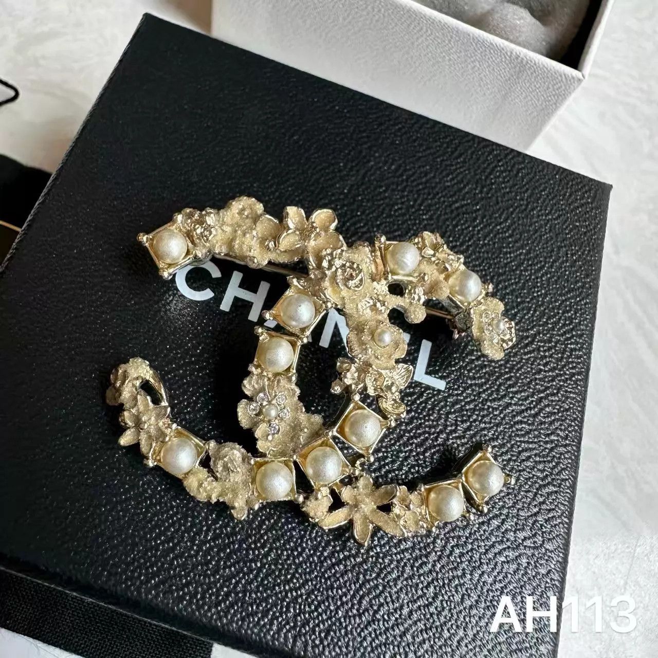 Chanel Chanel Pearl CC Brooch Elegant Mint Box Dust Bag AH113 Size ONE SIZE - 5 Thumbnail