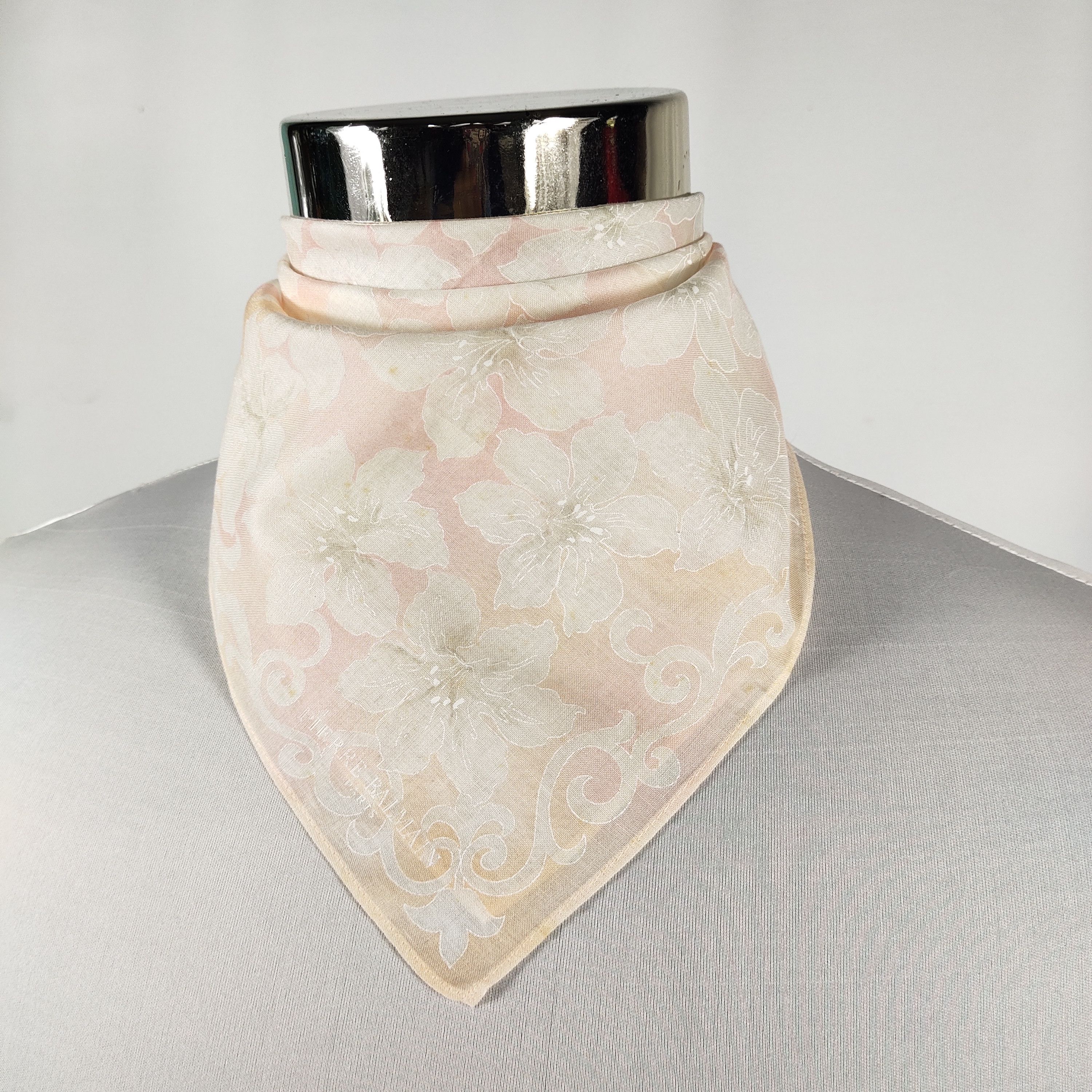 Pierre Balmain × Vintage Pierre Balmain Handkerchief / Neckerchief / Bandana FZ563 Size ONE SIZE - 1 Thumbnail