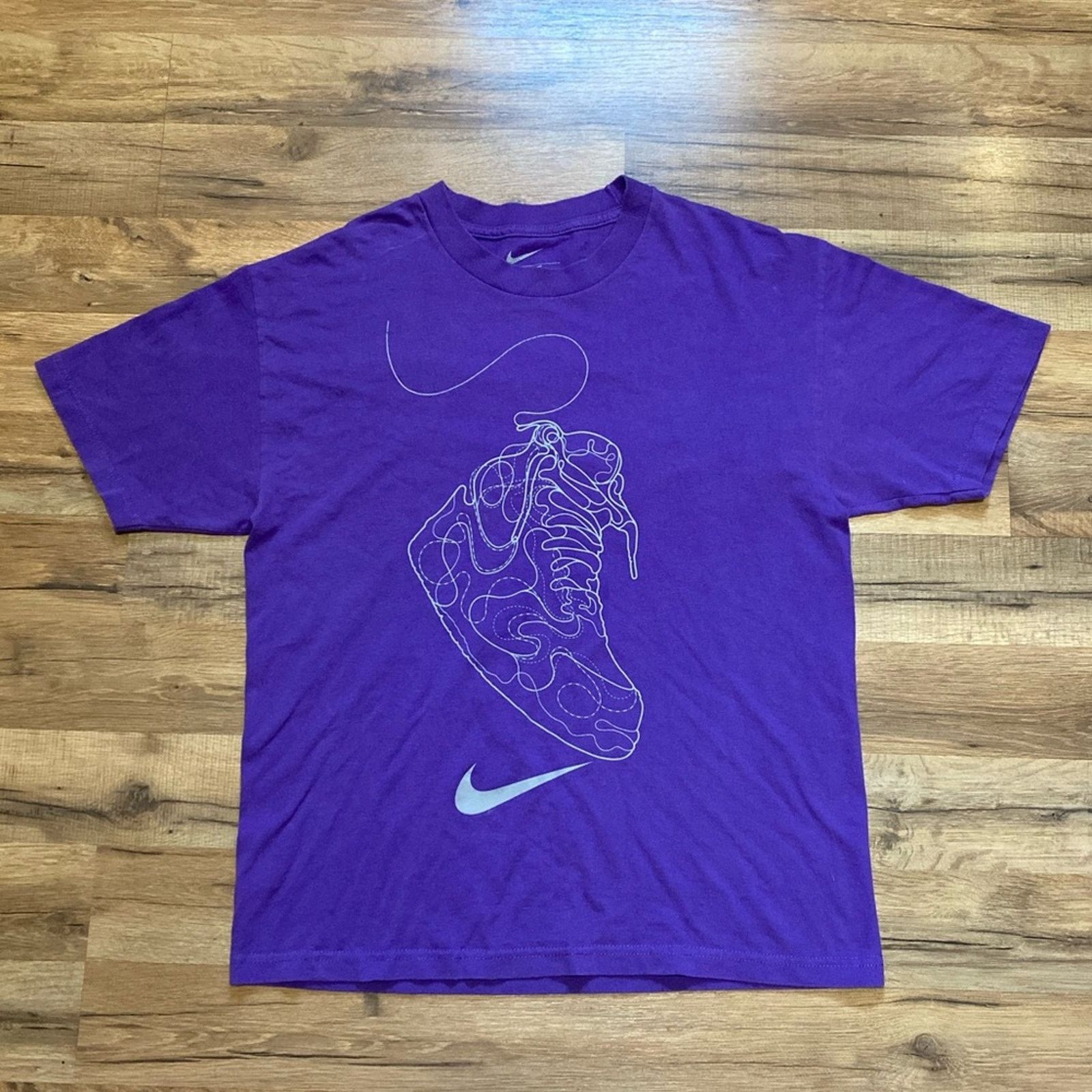 Nike 2011 Nike Center Swoosh Sneaker Short Sleeve Size US L / EU 52-54 / 3 - 1 Thumbnail