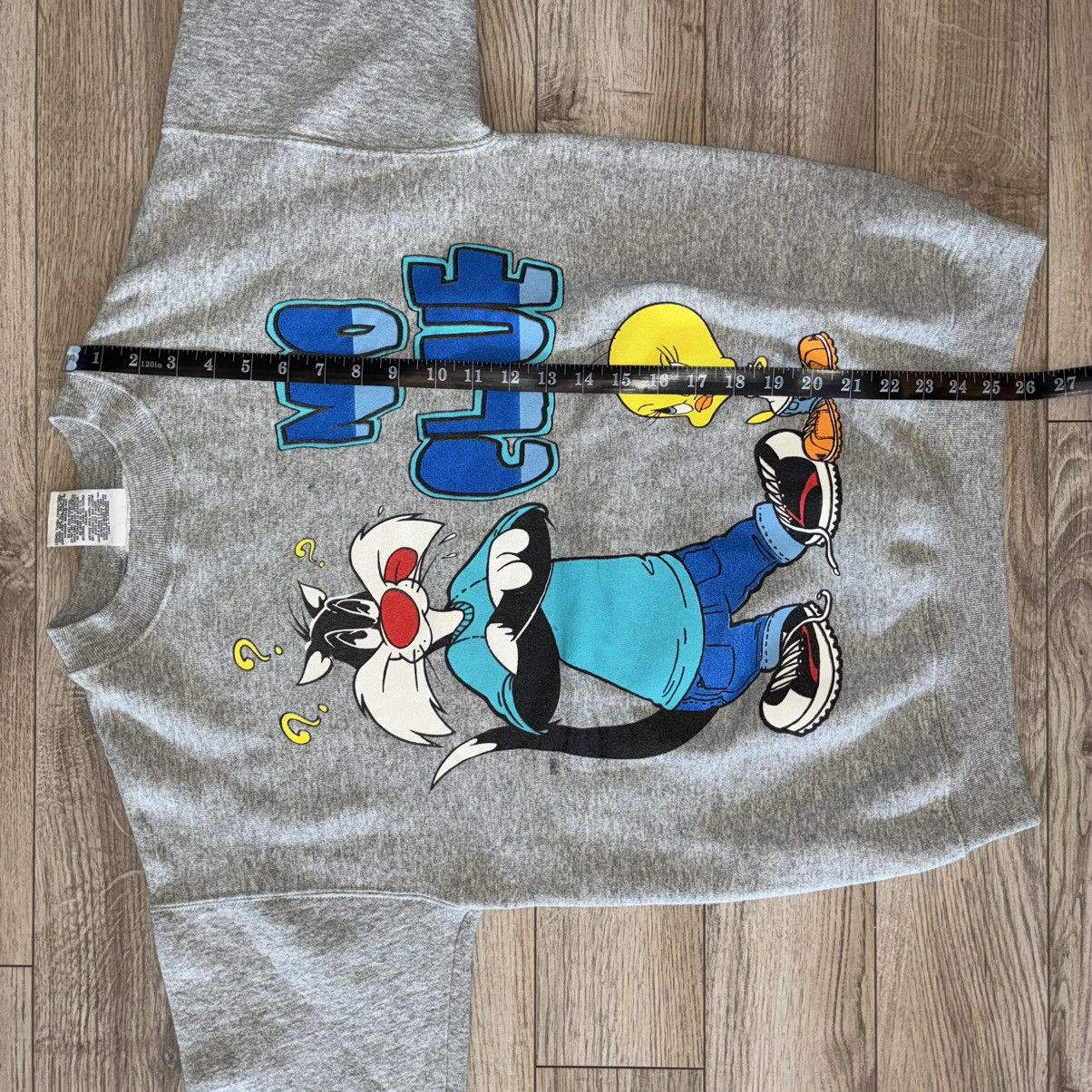 Warner Bros Looney Tunes tweety bird sylvester the cat grey sweatshirt Size US M / EU 48-50 / 2 - 4 Thumbnail