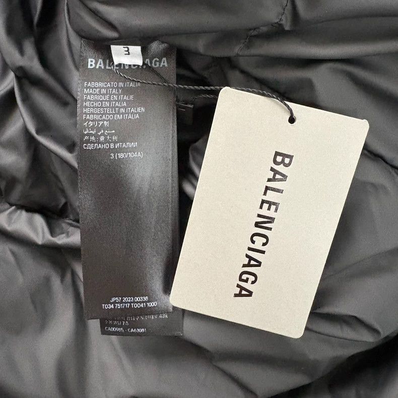 Balenciaga Balenciaga Letter printing with down jacket coat robe show Size US L / EU 52-54 / 3 - 5 Thumbnail