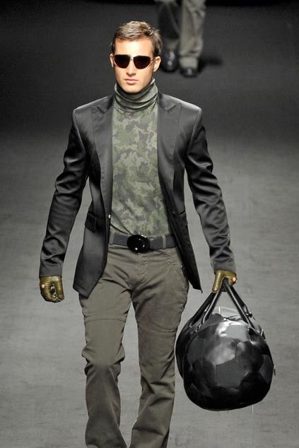 Dirk Bikkembergs Archive Dirk Bikkembergs FW 2007 Rare Leather Football Bag Size ONE SIZE - 4 Thumbnail