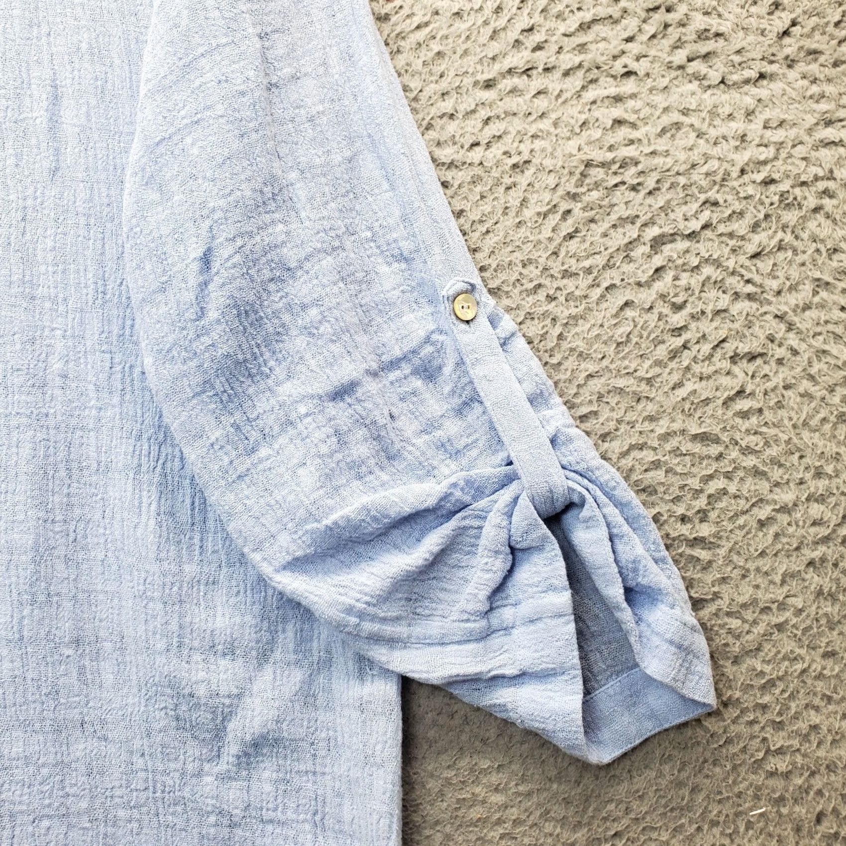Soft Surroundings Soft Surroundings Blouse Womens Size S Blue Linen Roll & Tab Sleeves V-Neck Shirt Ladies Small Blue Linen Blouse V-Neck Size S / US 4 / IT 40 - 6 Thumbnail