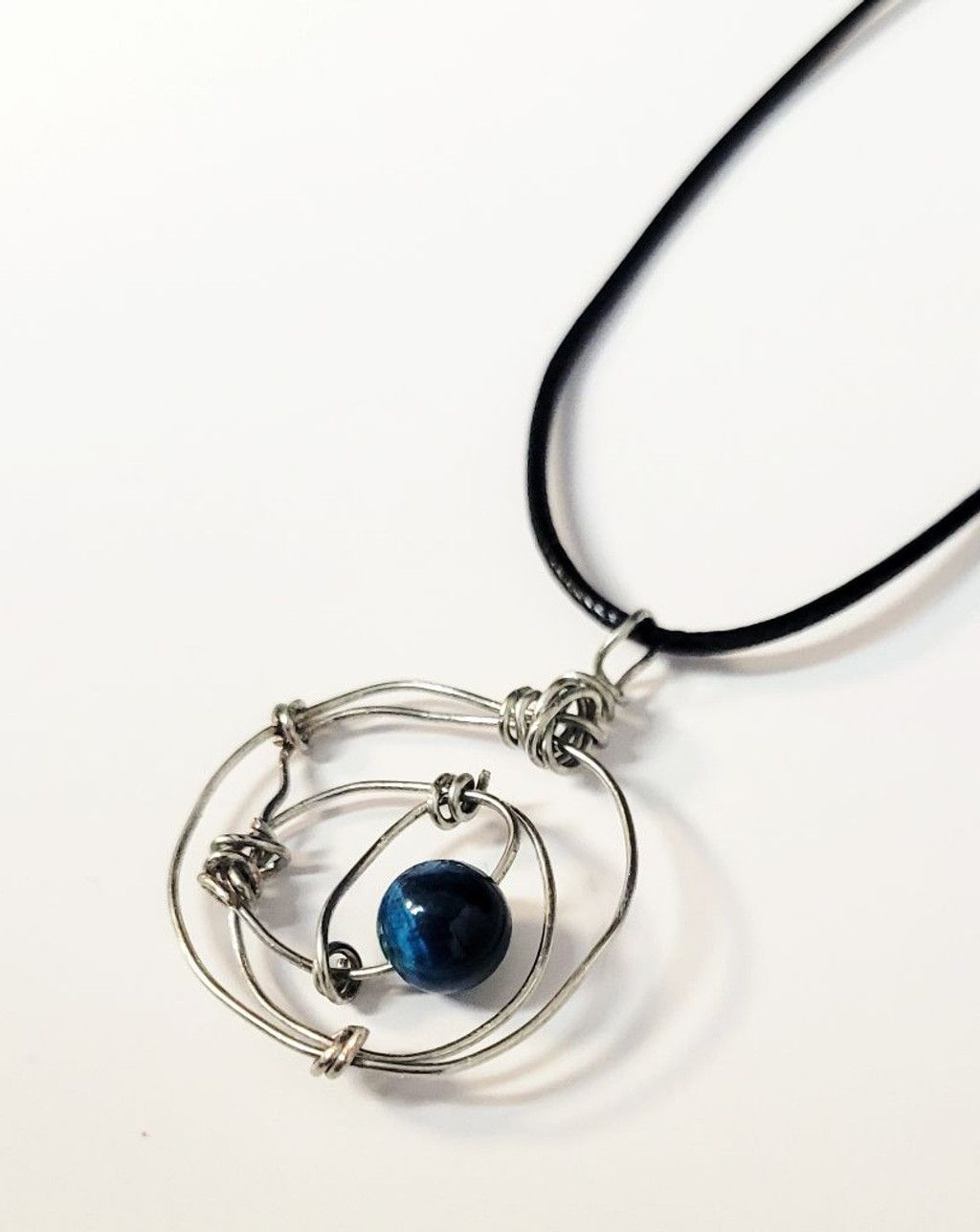 Handmade Minimalist knotted wire necklace with dragon vein agate vead Size ONE SIZE - 3 Thumbnail