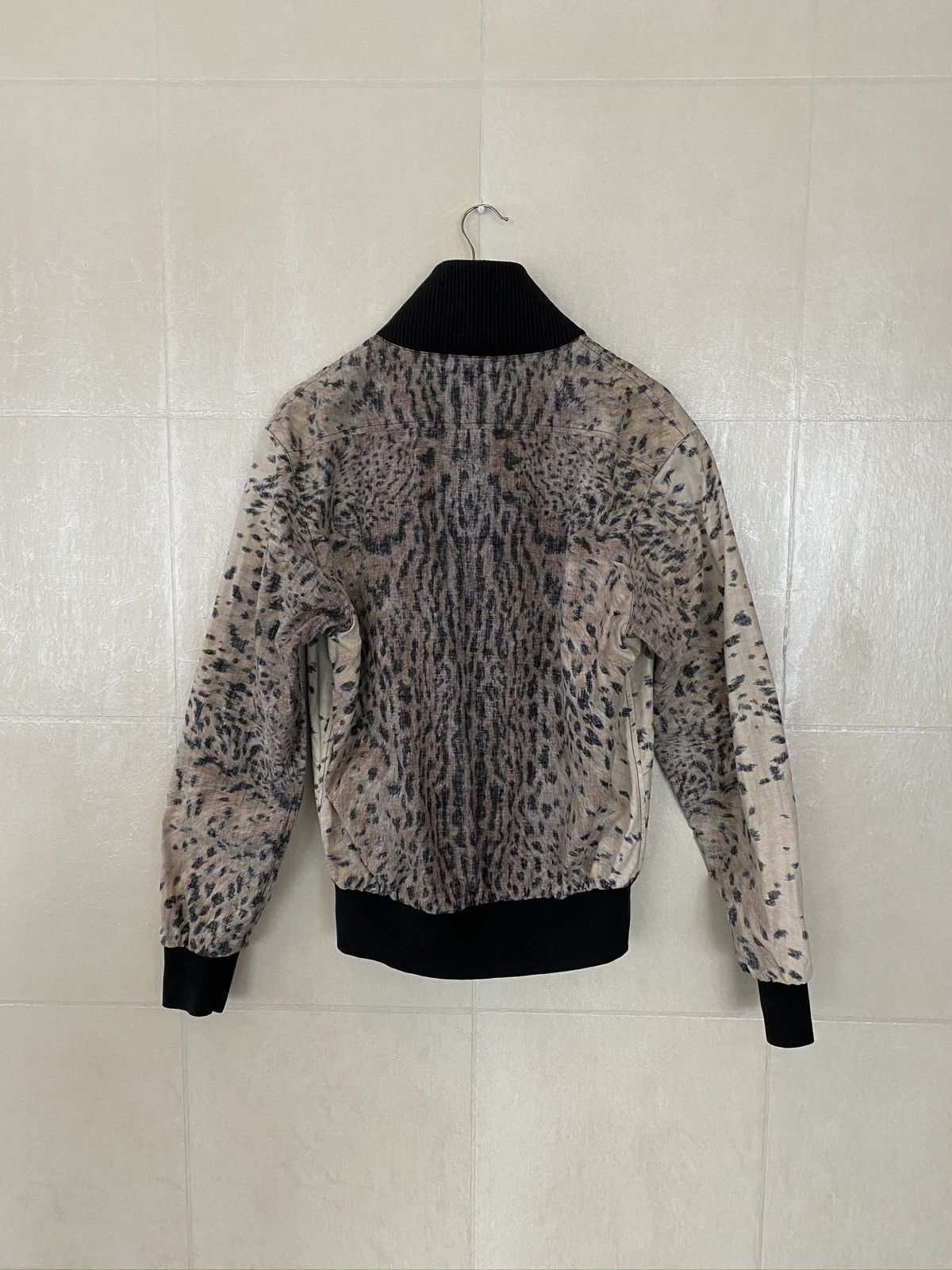 Yves Saint Laurent Yves Saint Laurent cheetah print button up jacket Size US L / EU 52-54 / 3 - 3 Thumbnail