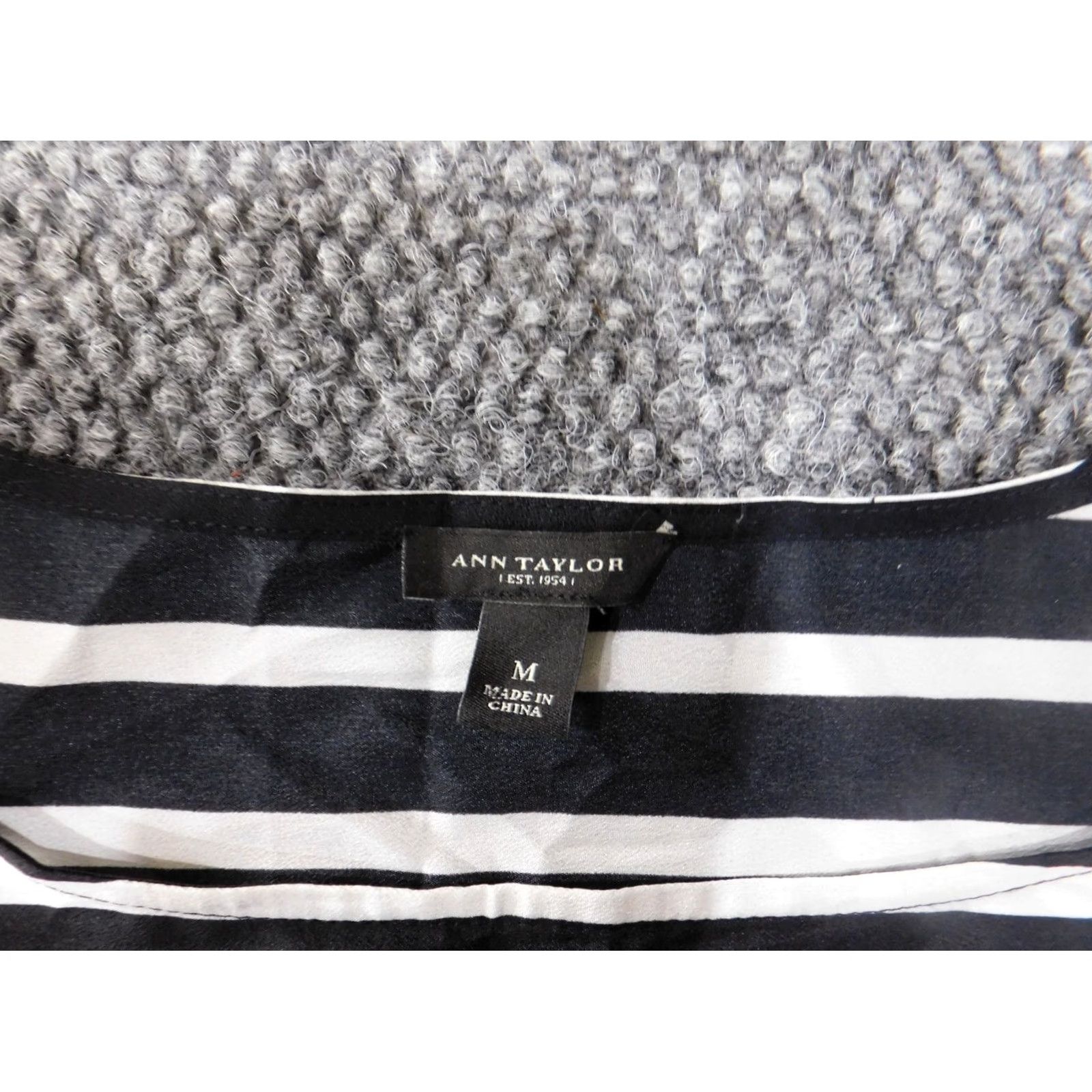 Vintage Ann Taylor top M black striped woven pullover blouse womens Polyester Size M / US 6-8 / IT 42-44 - 5 Thumbnail