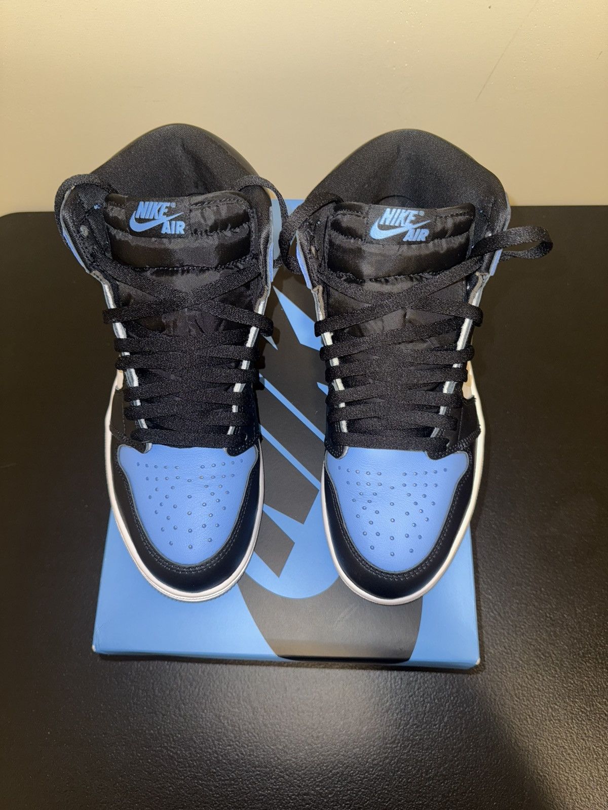 Nike Air Jordan 1 High OG University Blue Size US 8.5 / EU 41-42 - 8 Thumbnail