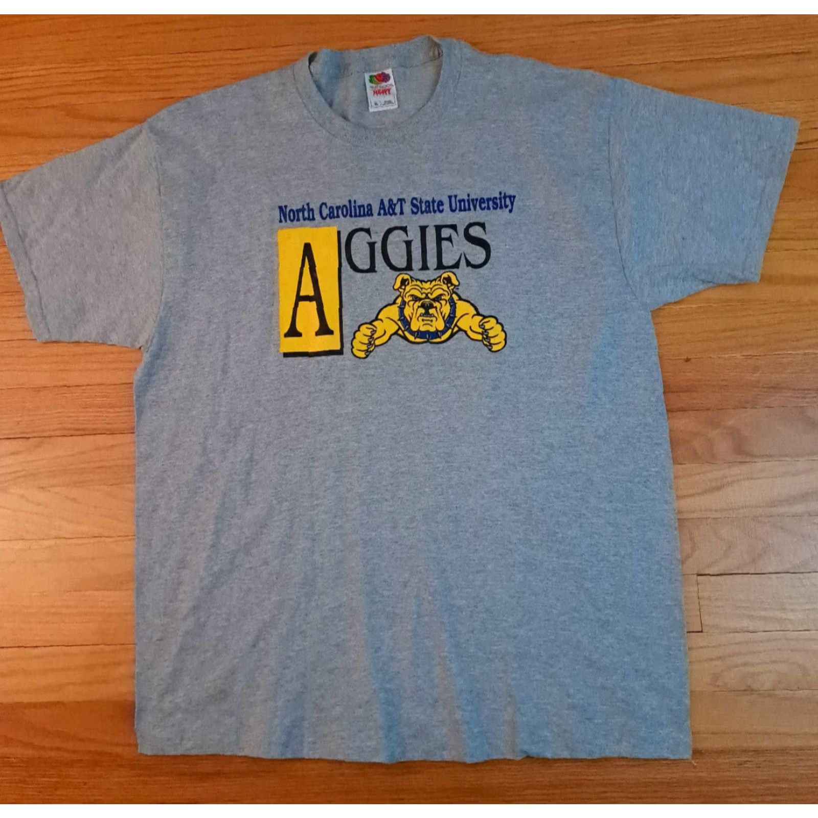 Fruit Of The Loom VINTAGE North Carolina State University Aggies XL Grey T-Shirt Basketball Unisex Adults Short Sleeve Shirt 90s Size US XL / EU 56 / 4 - 2 Thumbnail