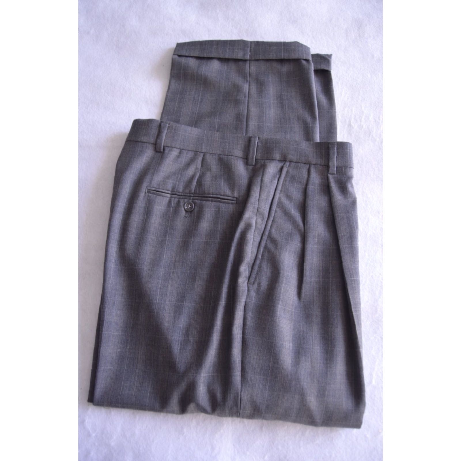 Hart Schaffner Marx Hart Schaffner Marx Dress Pants 100% Wool Pleated Cuffed Gray 33 Regular /28.5 Men Pants Front Pleat Front Vintage No Size US 33 - 4 Thumbnail