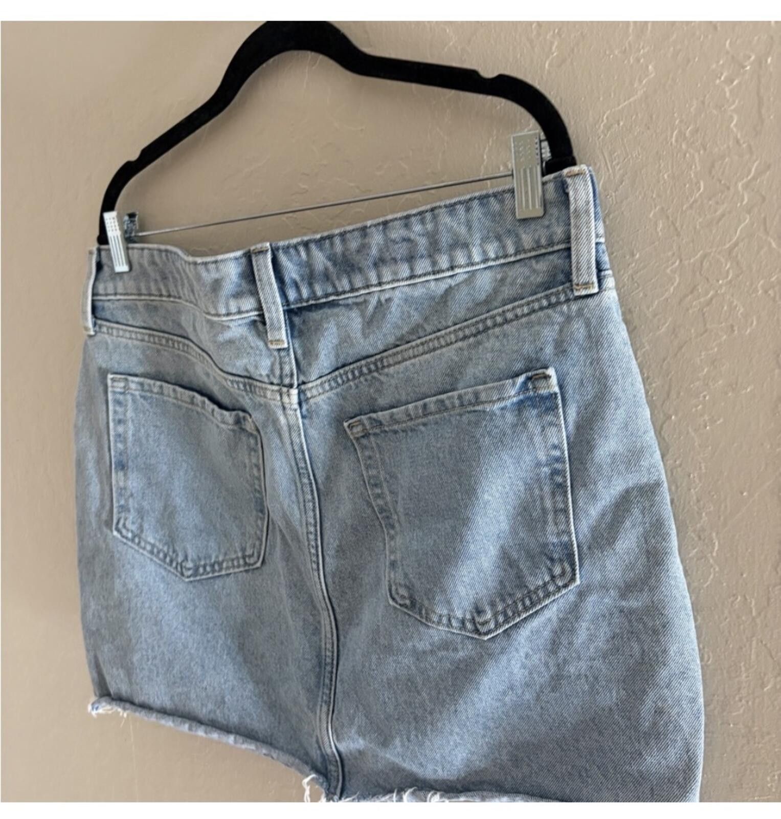 Old Navy Old Navy Light Blue Distressed Mini Skirt Size 34" / US 12 / IT 48 - 4 Thumbnail