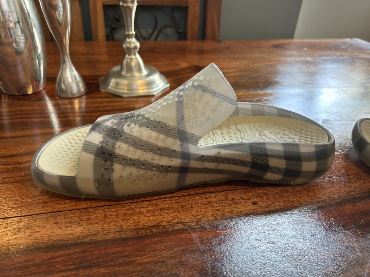 Burberry Stingray Check Rubber Slide Sandals Size US 10 / EU 43 - 6 Thumbnail