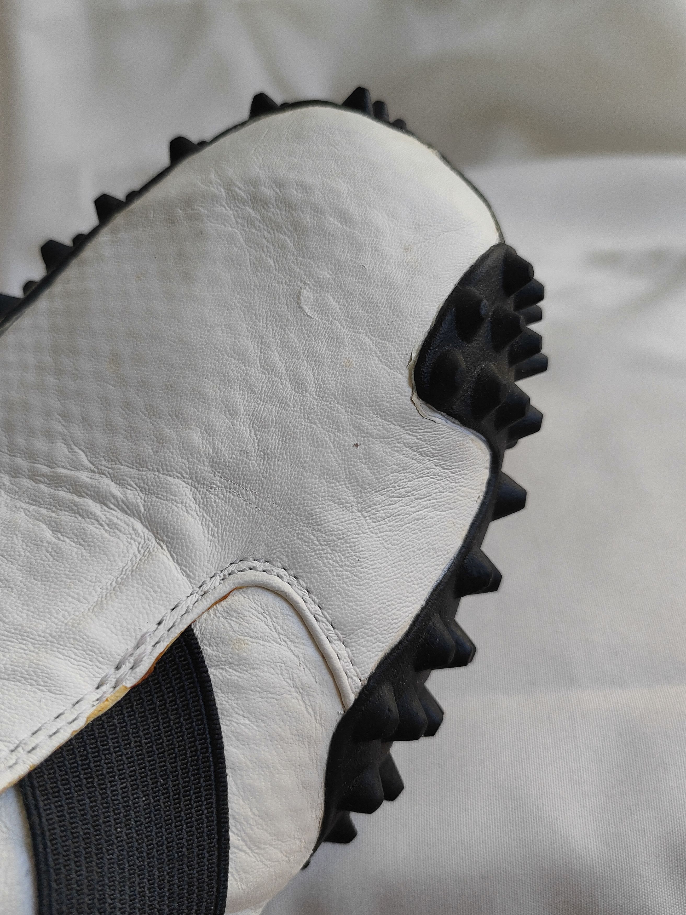 Puma 2004 Puma UR Mostro Mid Size US 10.5 / EU 43-44 - 10 Thumbnail