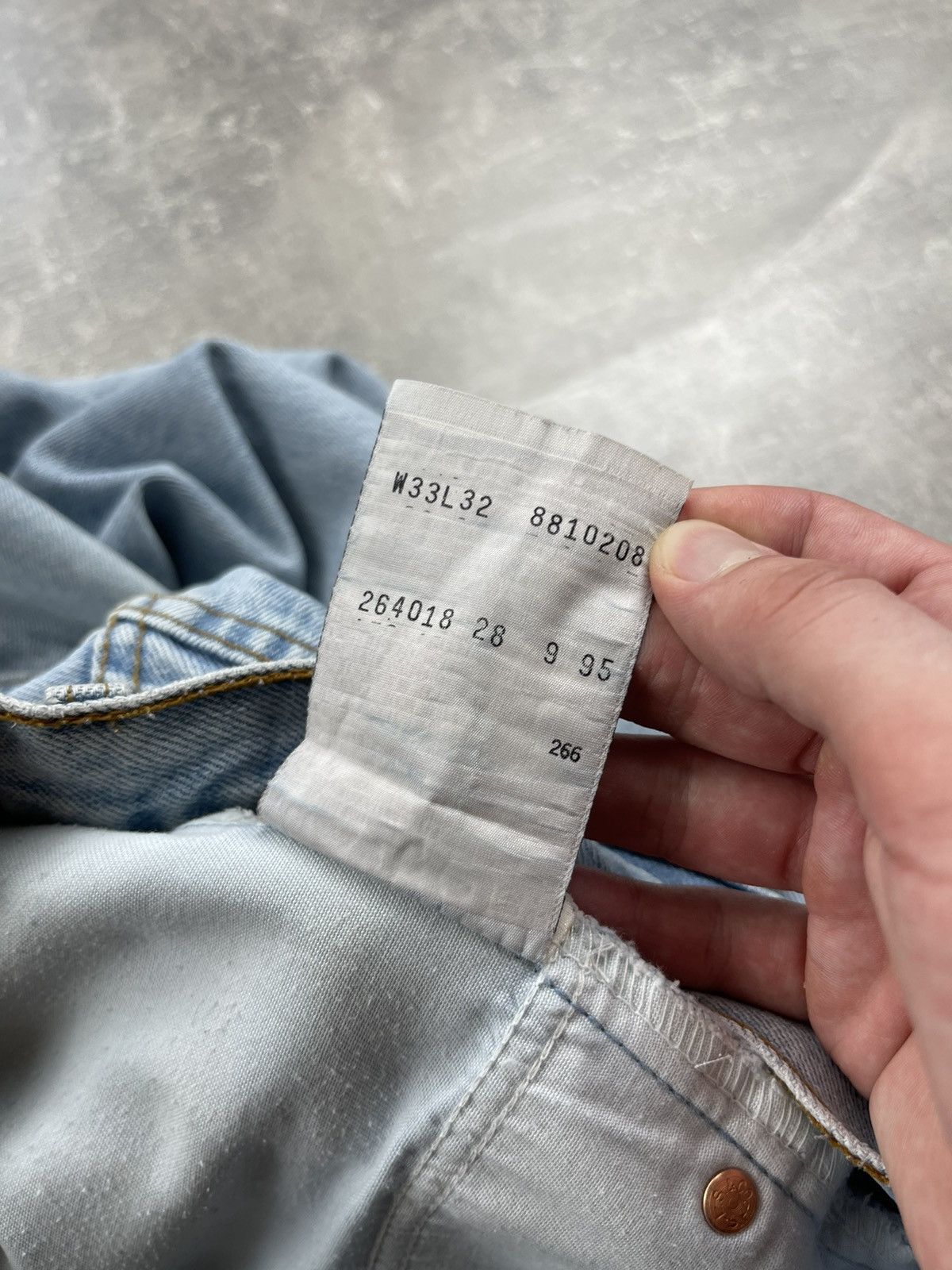 Levi's Vintage Rare Levi’s 881 Light Wash Denim Jeans USA Size US 33 - 11 Thumbnail