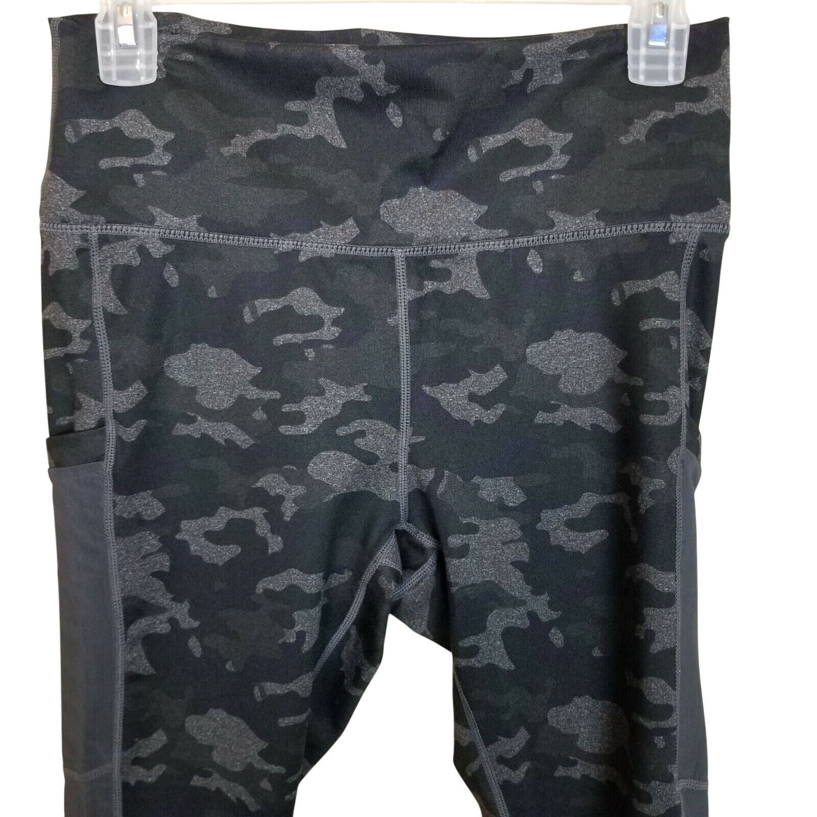 Fabletics Fabletics Womens Camo Crop Leggings Size M Stretch Yoga Size 28" / US 6 / IT 42 - 2 Thumbnail