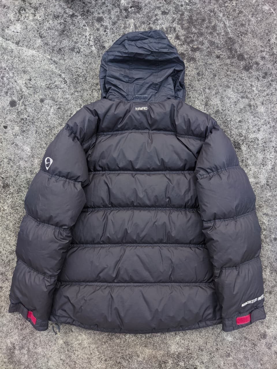 Nike Vintage Nike 00s Manchester United Puffer Jacket Size US L / EU 52-54 / 3 - 3 Thumbnail