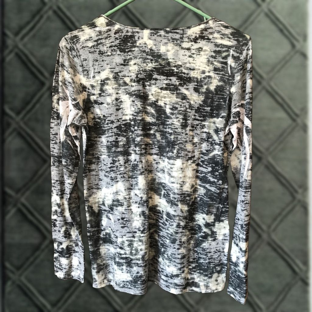 Calvin Klein Calvin Klein Shirt Womens M Gray Quick Dry Bling V-Neck Long Sleeve B631 Size M / US 6-8 / IT 42-44 - 1 Thumbnail