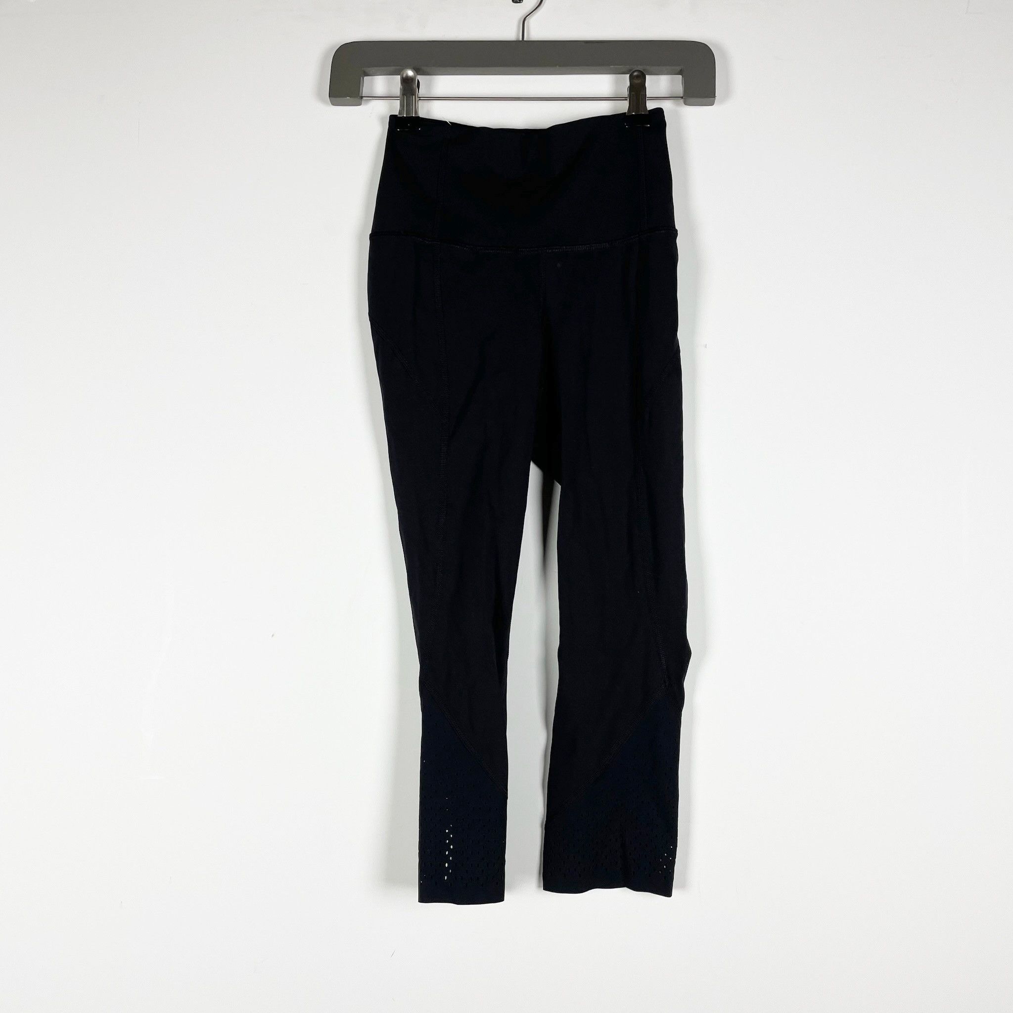 Lululemon Lululemon Women's Anew Crop Perforated Size 26" / US 2 / IT 38 - 1 Thumbnail