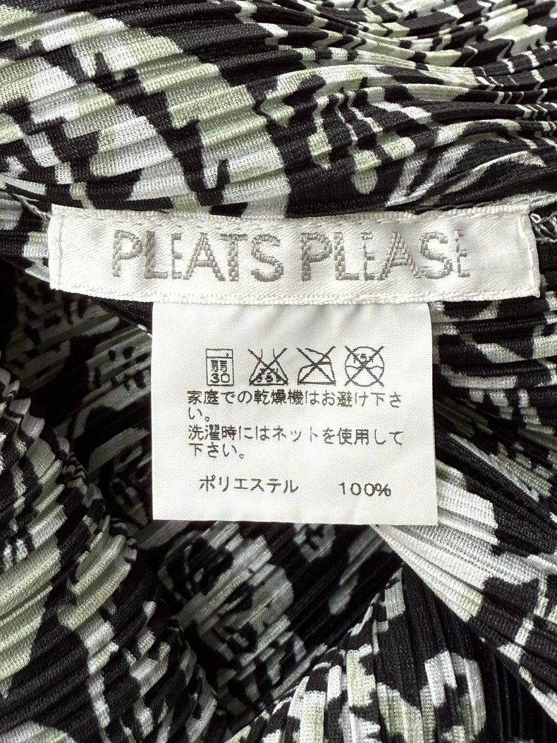 Issey Miyake Issey Miyake size:3 A black and grey plant and floral top Size XS / US 0-2 / IT 36-38 - 4 Thumbnail