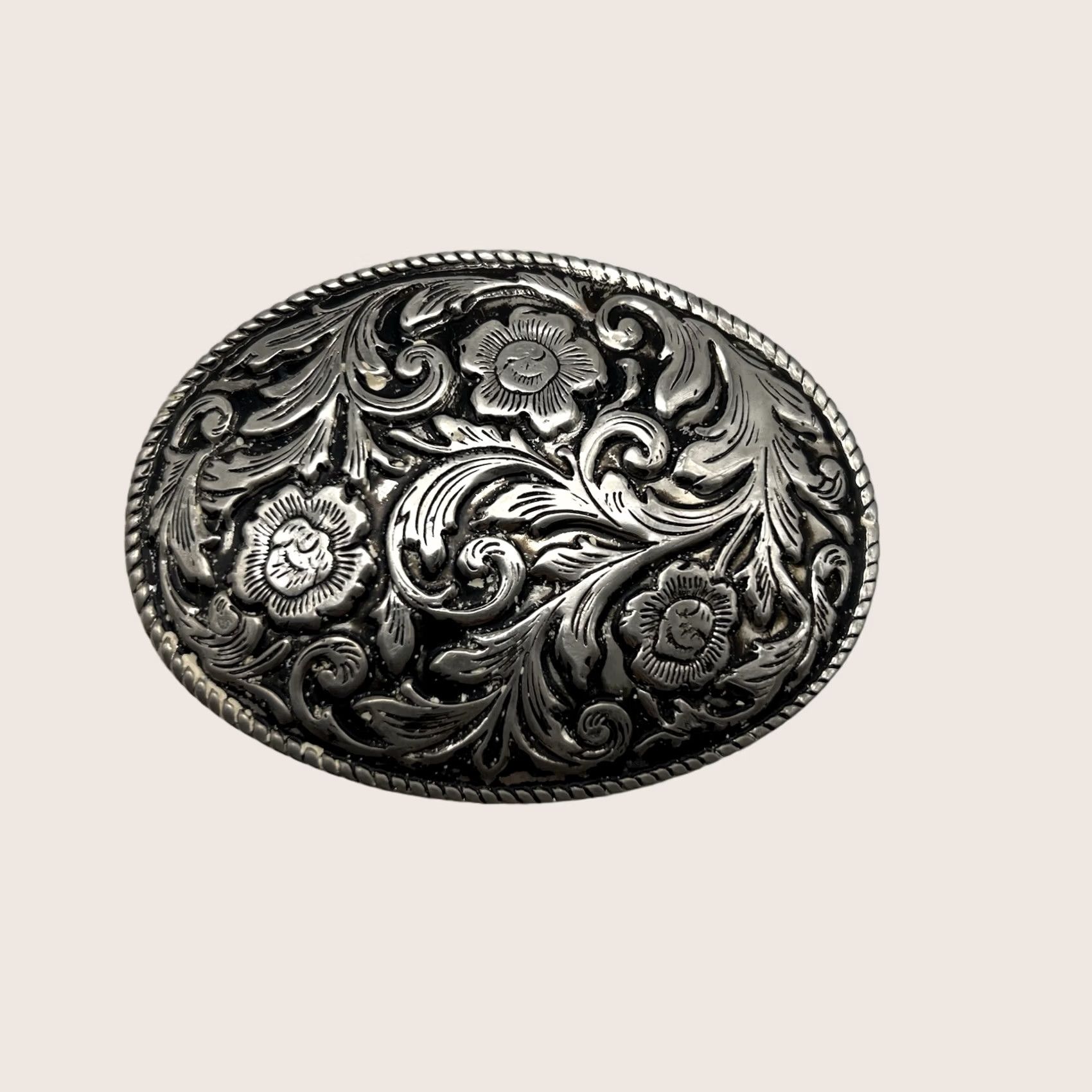 Vintage VINTAGE Cowgirl Metal Black Enamel Flower Belt Buckle 3.5" Belt Buckle Black Flower Enamel Cowgirl Metal Vintage 3.5" Mens Womens Boys Girls Size ONE SIZE - 1 Thumbnail