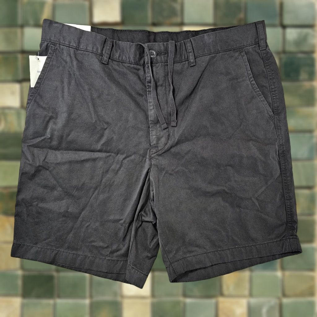 Uniqlo Uniqlo Shorts Mens 36 Black Chino Flat Front 8 Inseam Cotton Casual Summer Size US 33 - 1 Thumbnail
