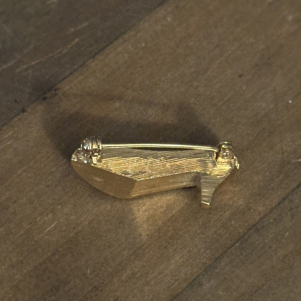Vintage Vintage gold tone shoe brooch with tiny crystals Size ONE SIZE - 4 Thumbnail