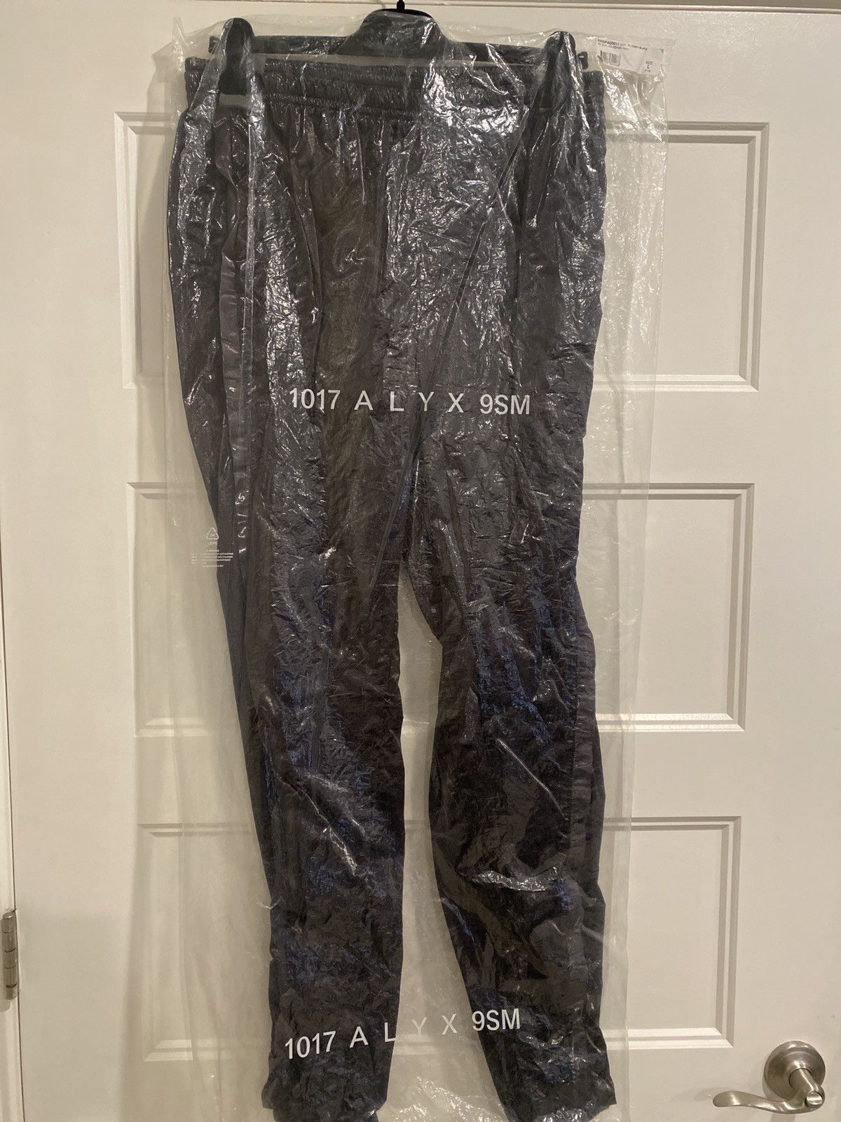 1017 Alyx 9sm FW19 GD Curved seams pant