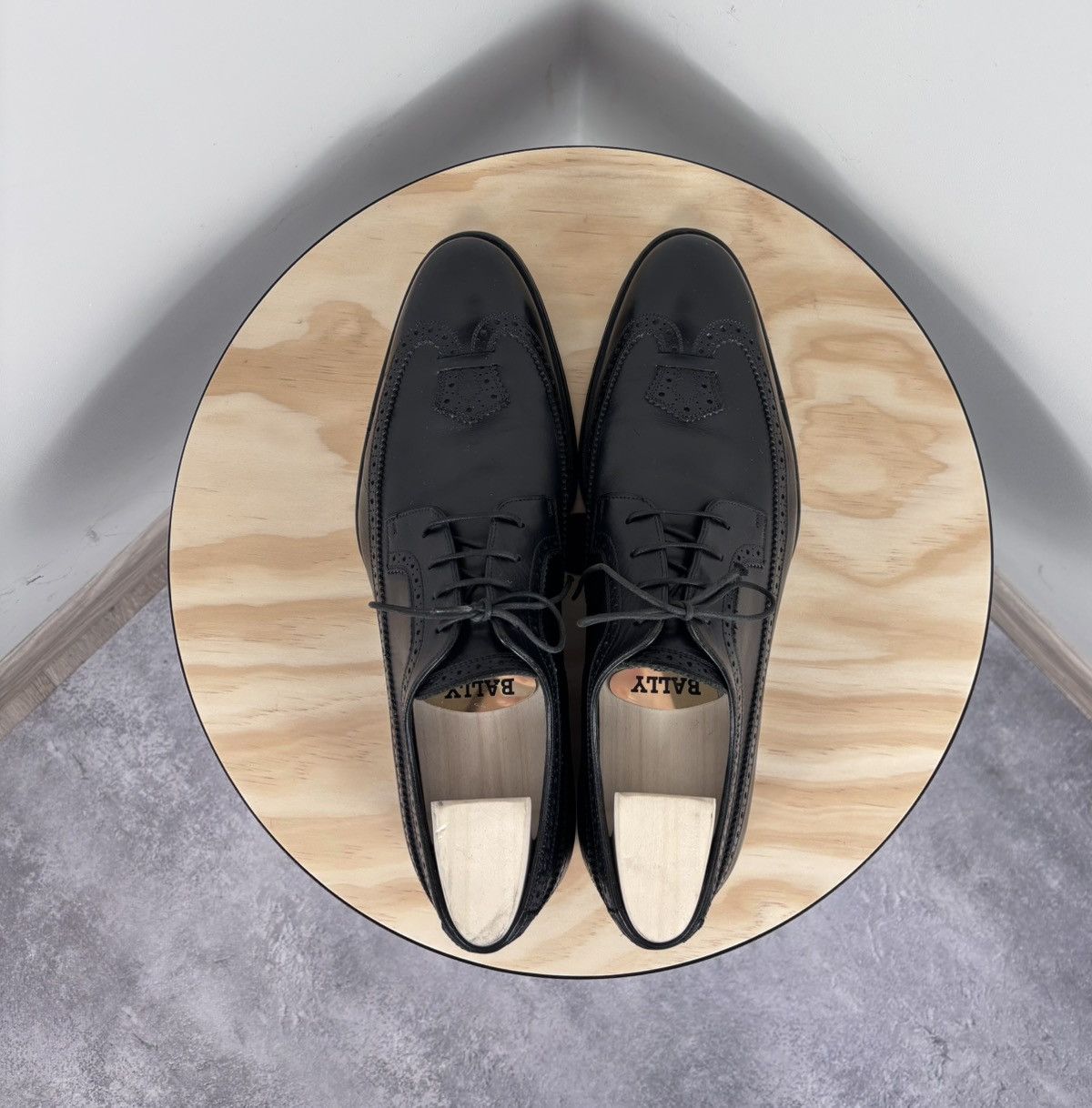 Louis Vuitton Louis Vuitton Men’s Black Leather Wingtip Derby Brogue Shoes Size US 10 / EU 43 - 11 Thumbnail