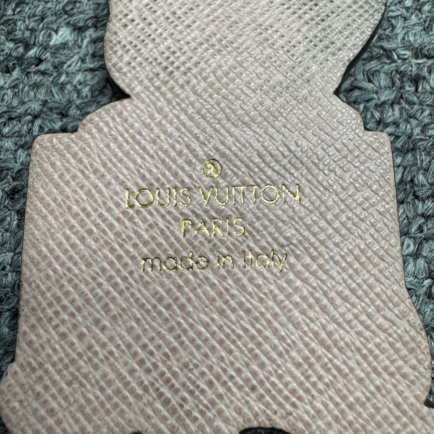 Louis Vuitton LV Tiger Keychain 95 New Dirty Faded Size ONE SIZE - 3 Thumbnail